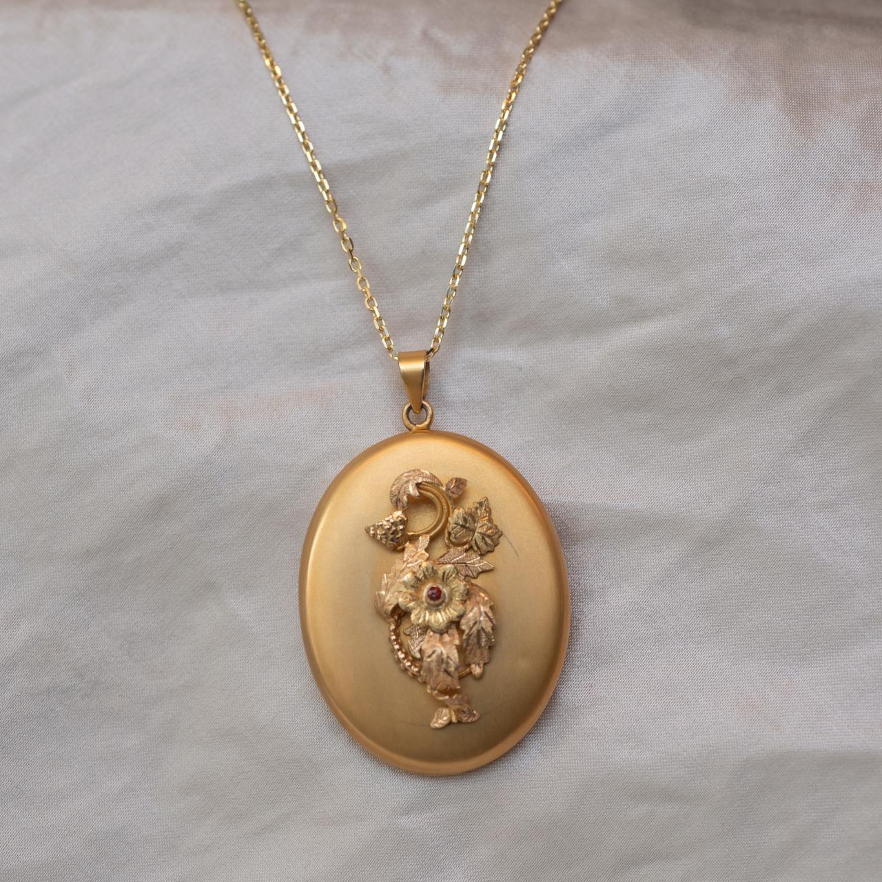 Antique English 9ct large oval locket