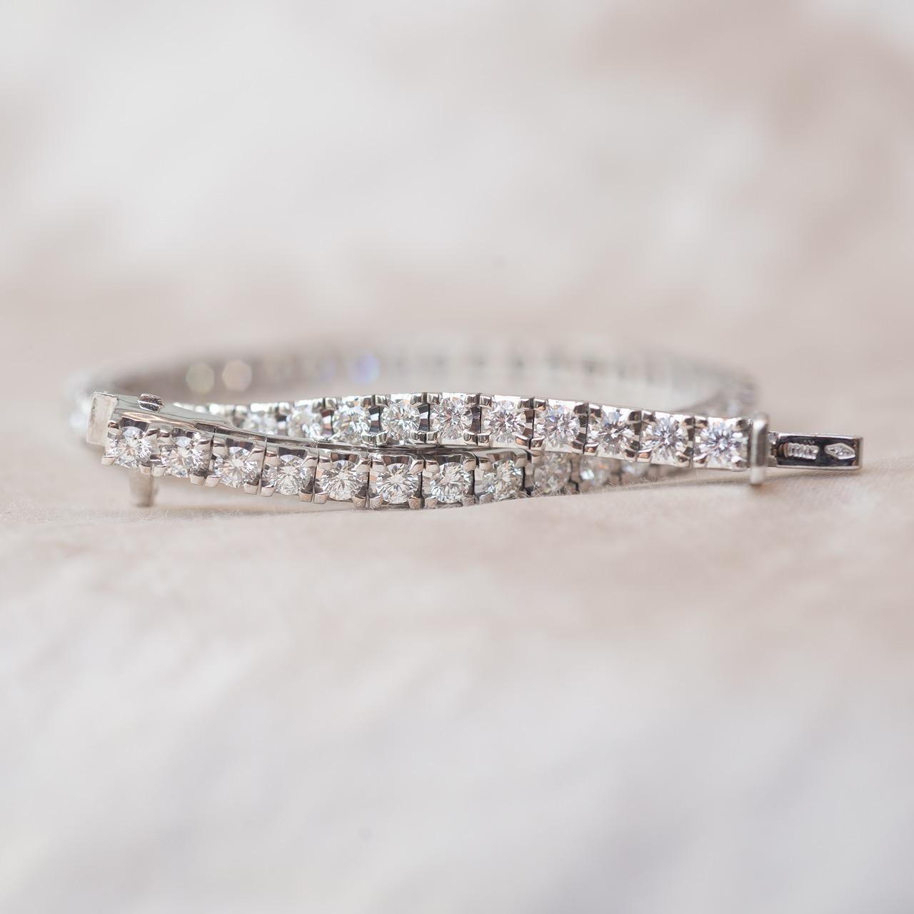 18ct white gold natural diamond line bracelet