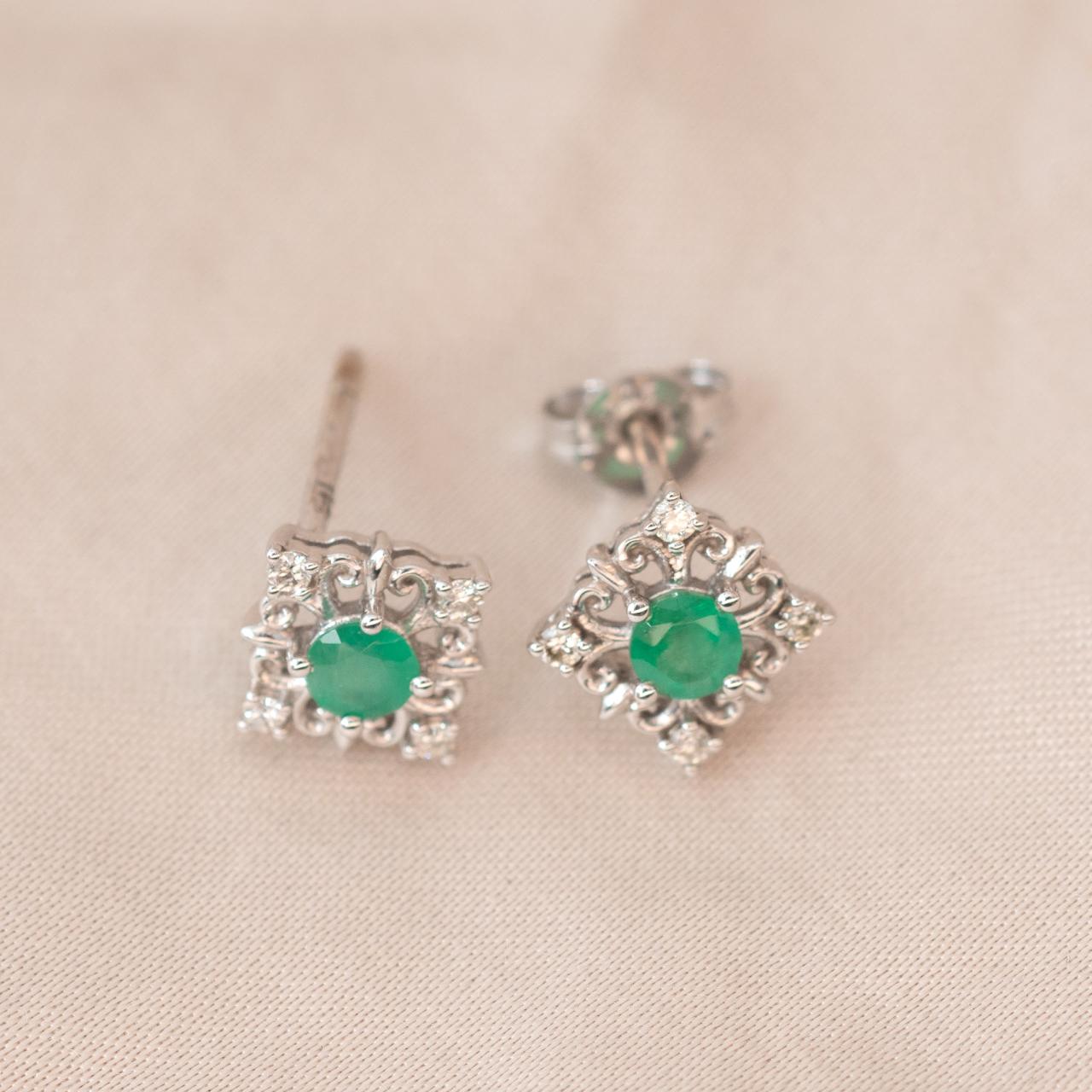 White gold snowflake emerald earrings