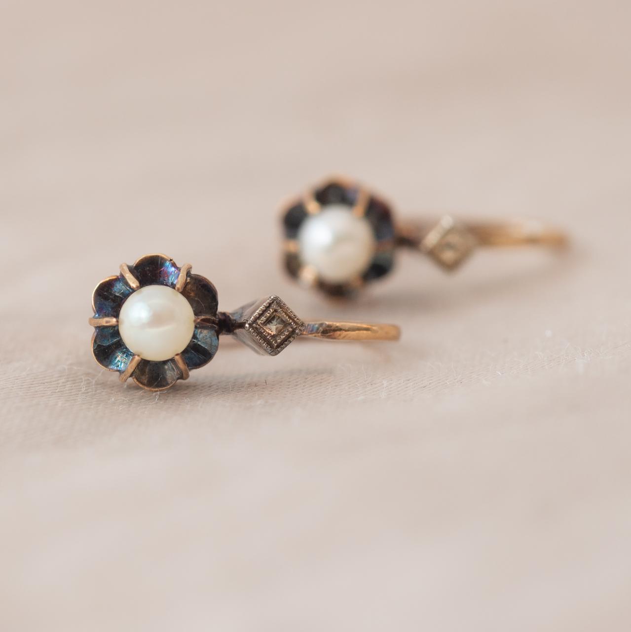 Dainty pearl earrings