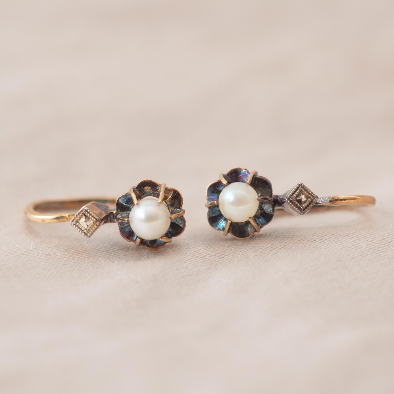 Dainty pearl earrings