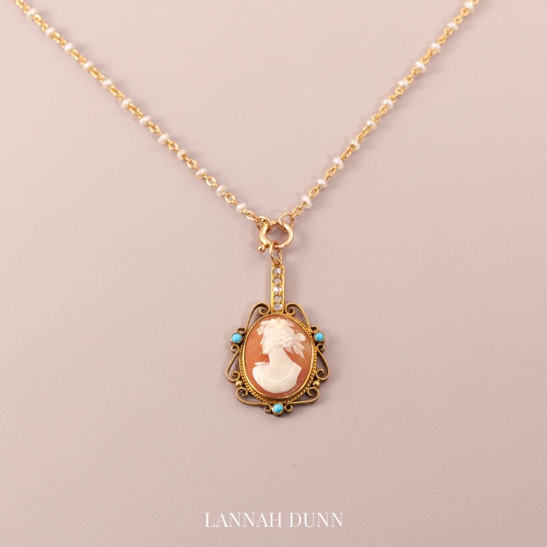 Cameo pendant