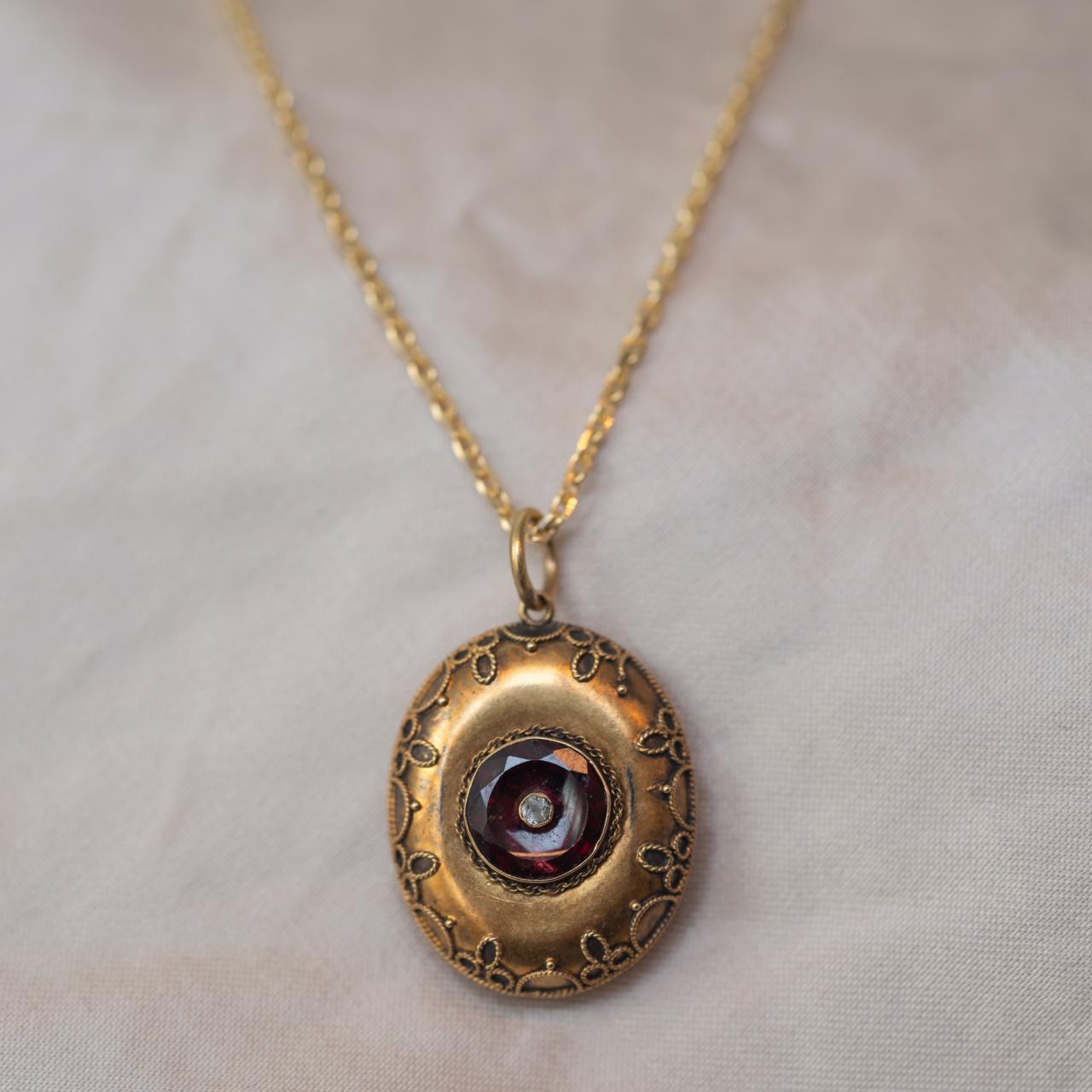 15ct garnet & diamond locket
