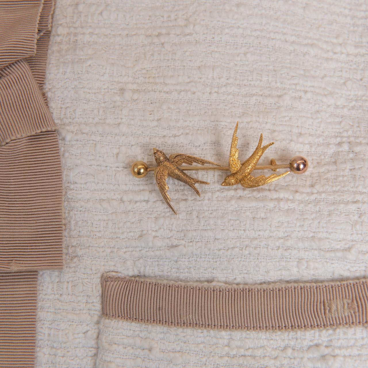 15ct antique English swallow bar brooch