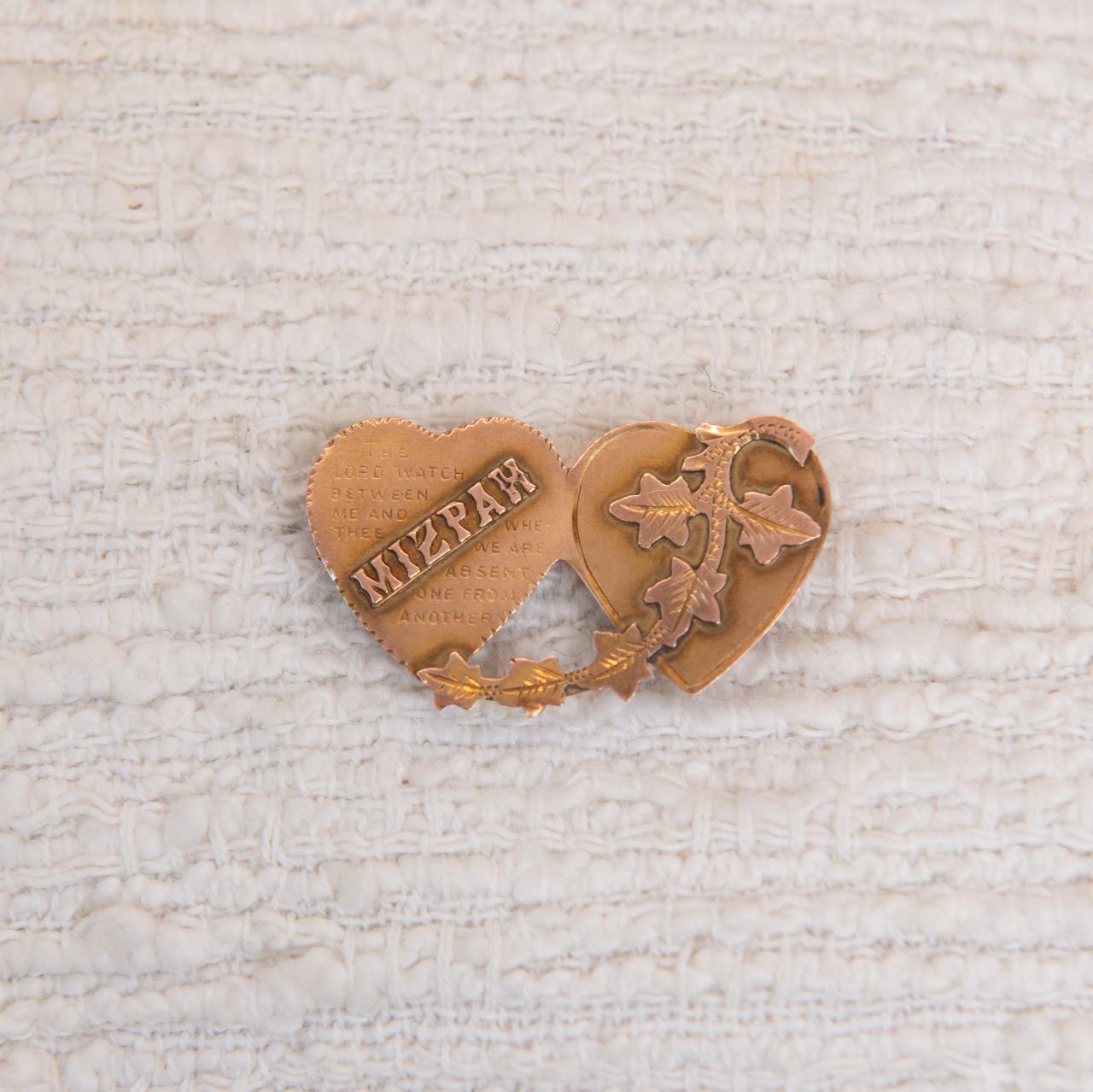 9ct gold double heart MIZPAH sentimental brooch