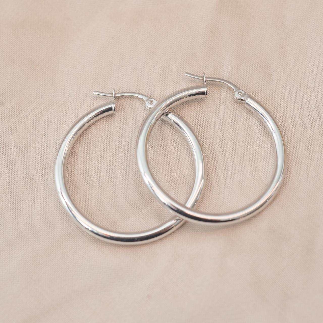 Medium 25mm white gold classic hoops
