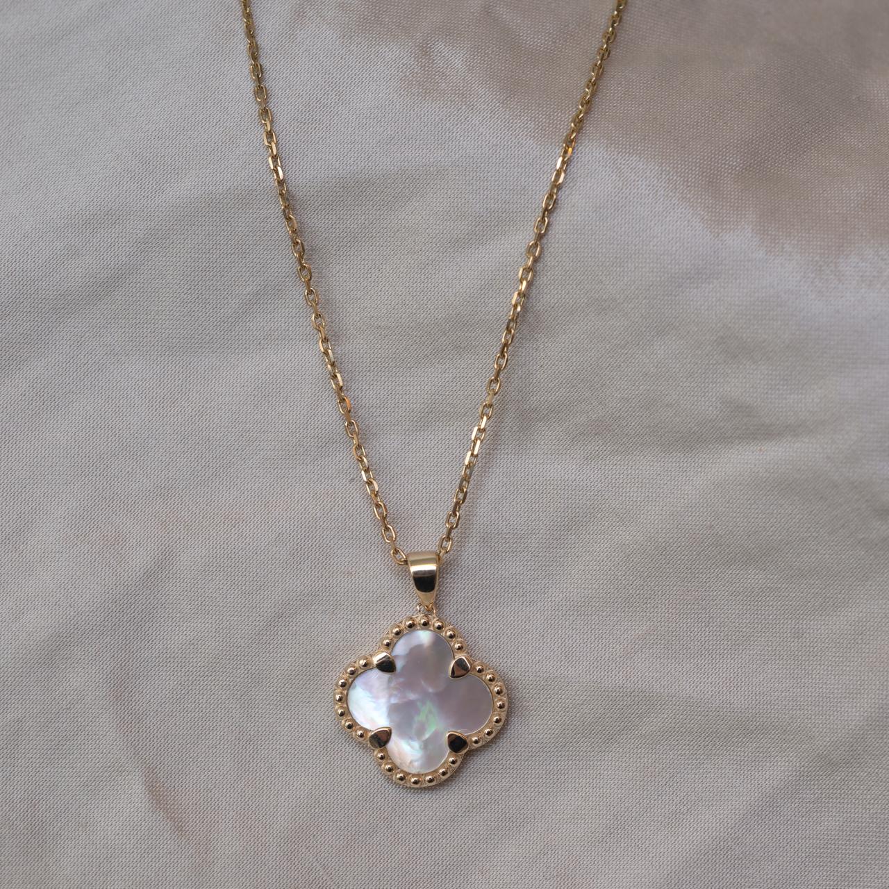 LD Mother of Pearl clover pendant