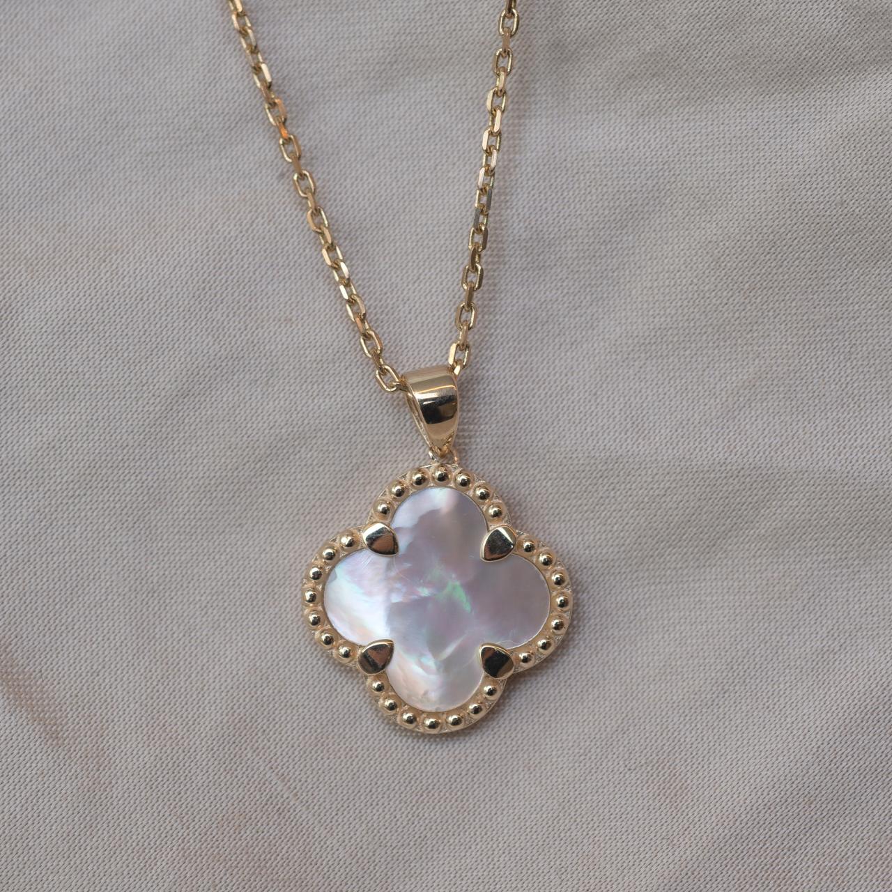 LD Mother of Pearl clover pendant