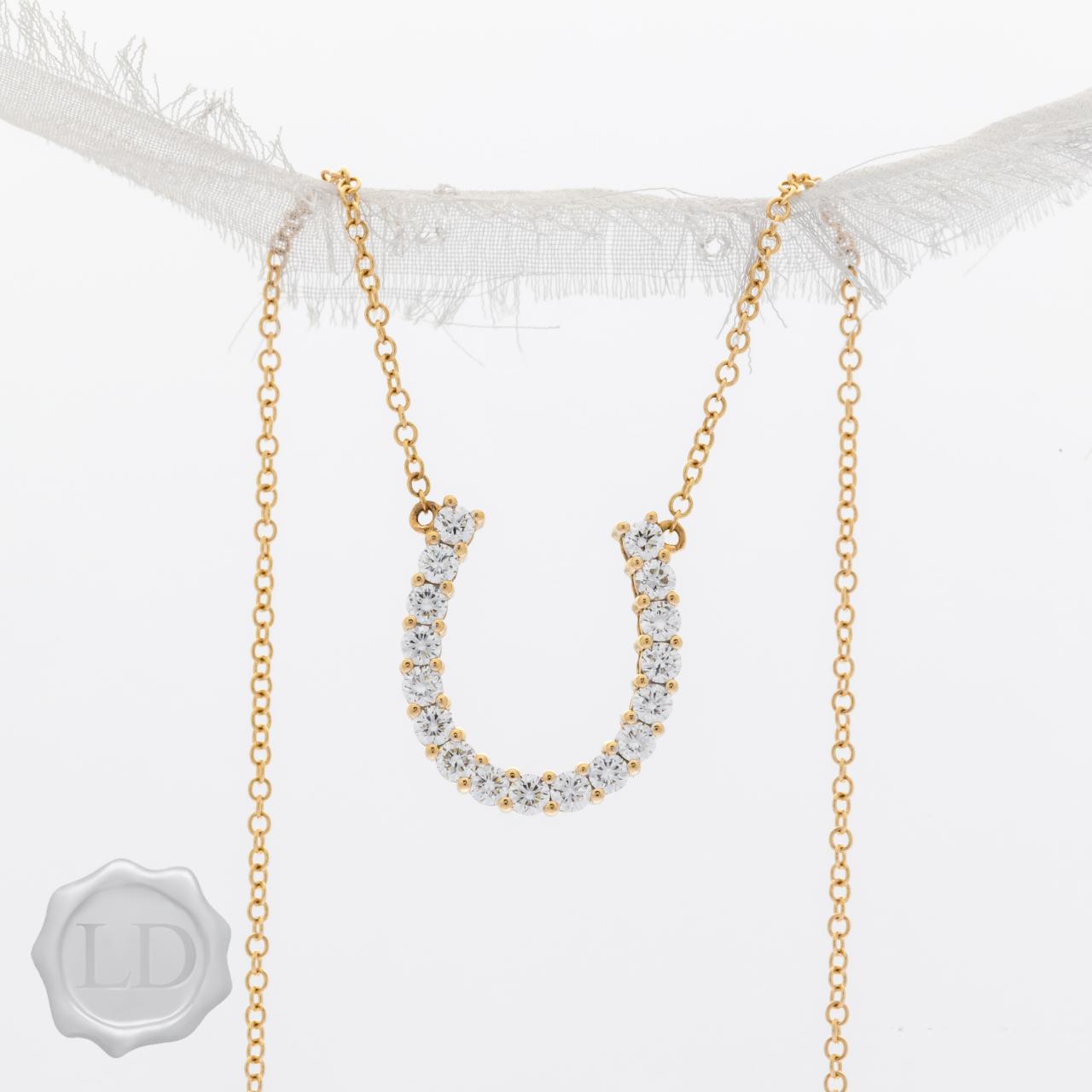 Maxi Horseshoe necklace, yellow gold
