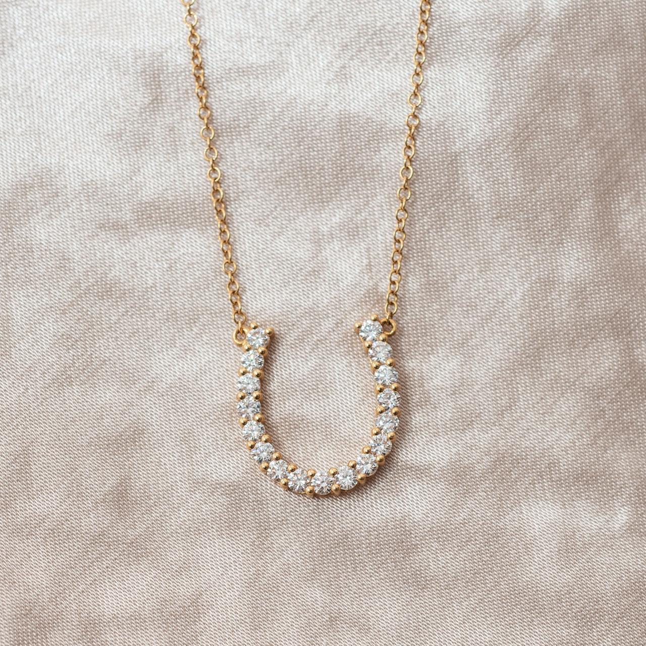 Maxi Horseshoe necklace, yellow gold