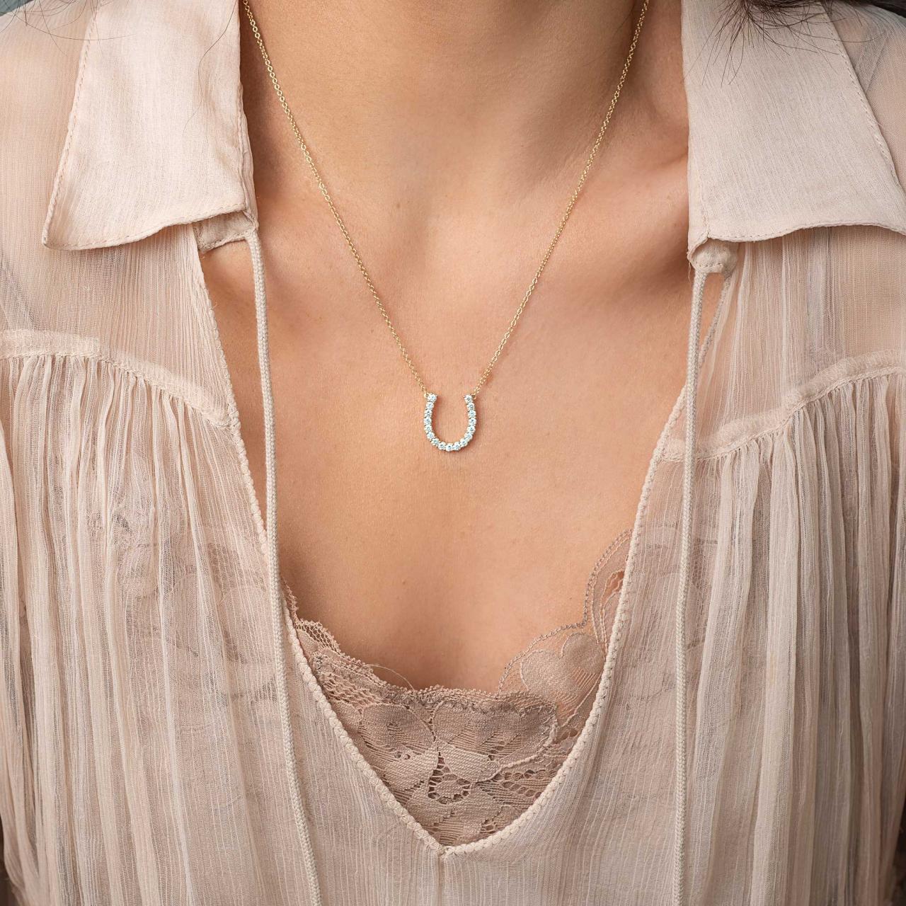 Maxi Horseshoe necklace, yellow gold