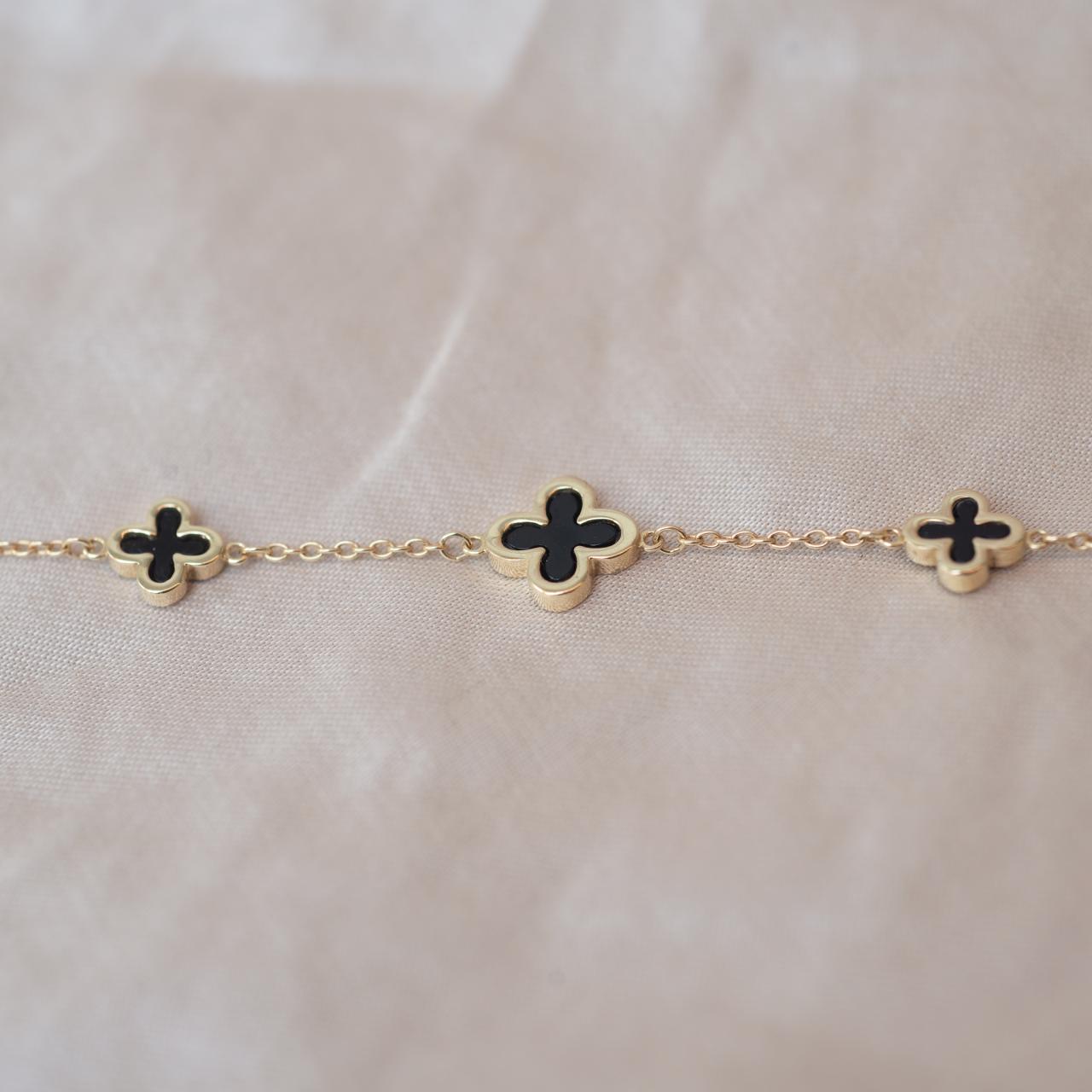 LD Onyx clover dainty bracelet