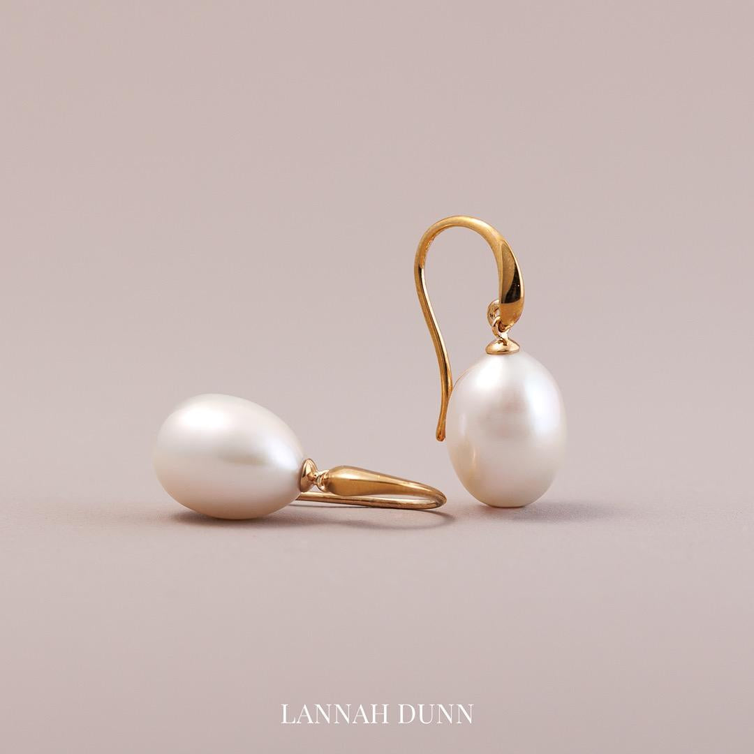 LD Swan hook oval pearl drop earrings, yellow gold