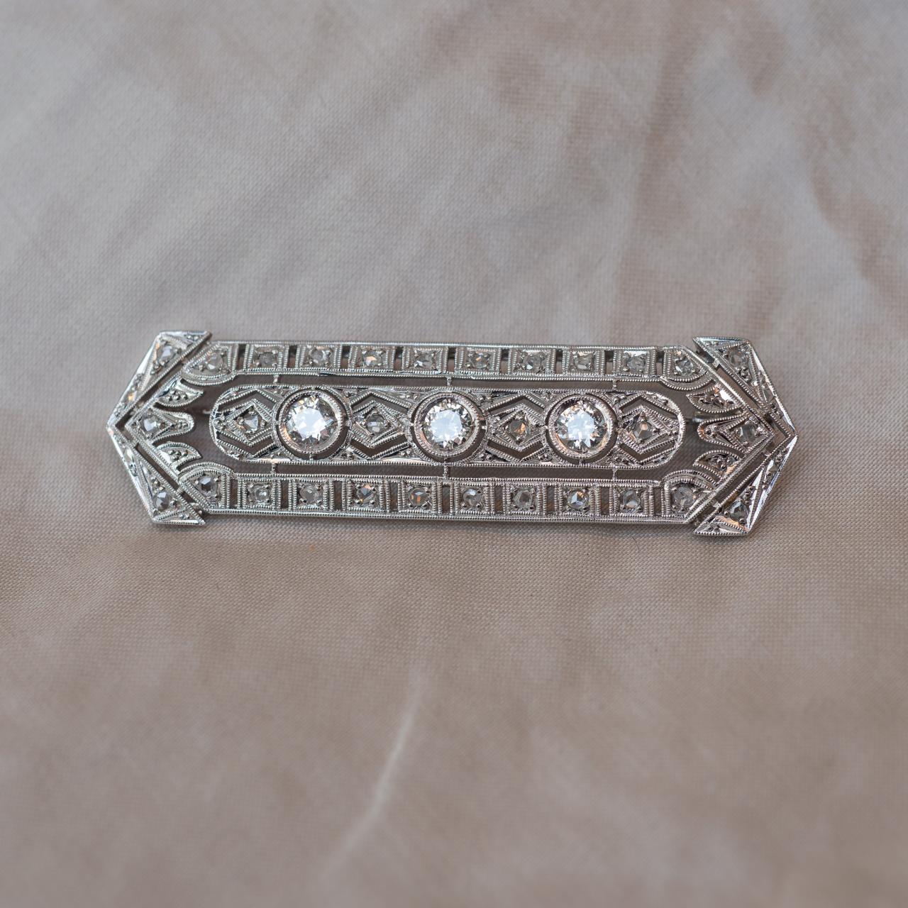 Art Deco diamond brooch in white gold