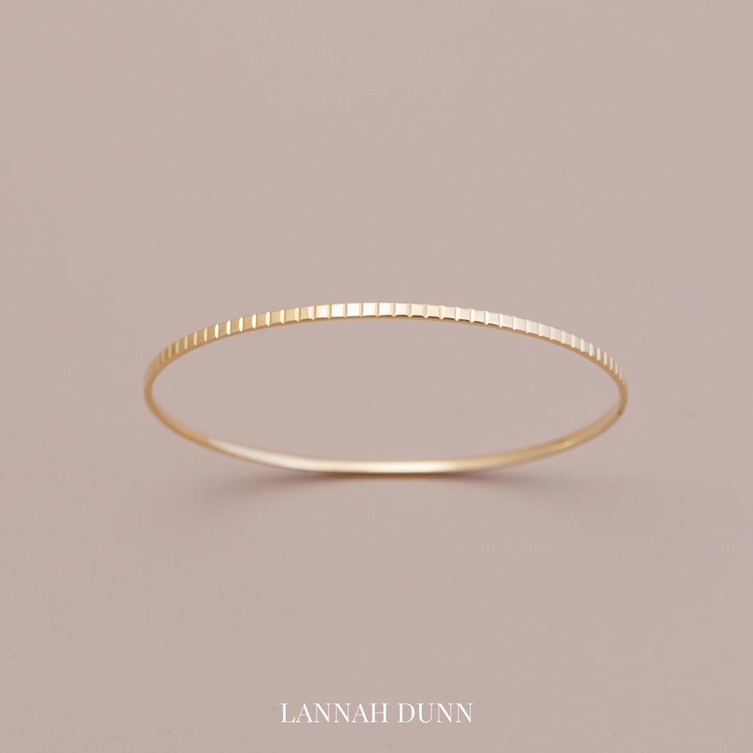 LD Sparkle bangle, 9ct yellow gold