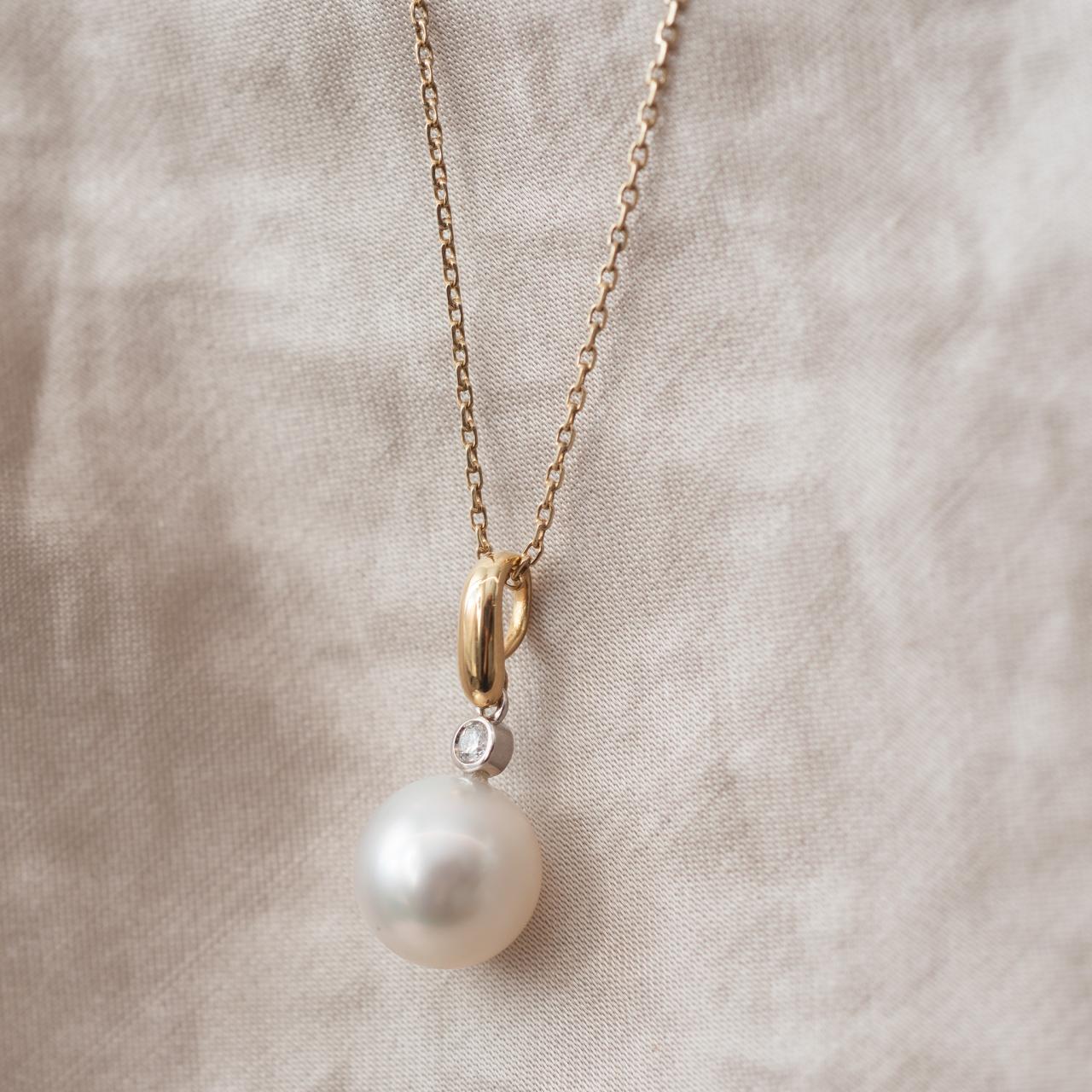 South Sea & Diamond pendant, Yellow gold