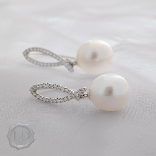 18ct white gold Diamond South Sea Pearl Drop Earrings 18ct white gold Diamond South Sea Pearl Drop Earrings