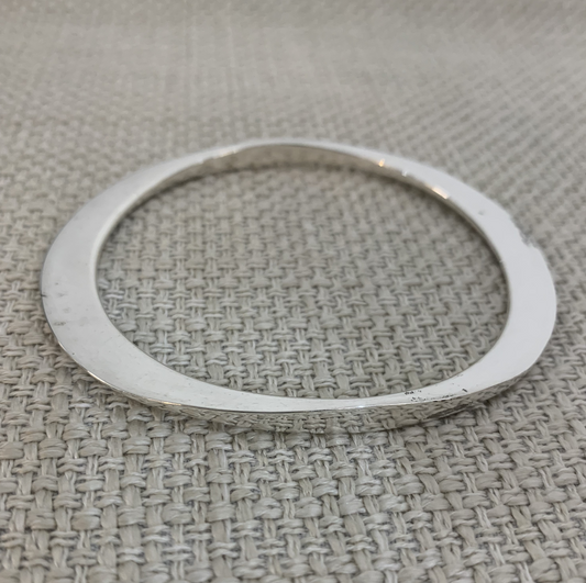 'Edgy' Sterling silver oval bangle 'Edgy' Sterling silver oval bangle