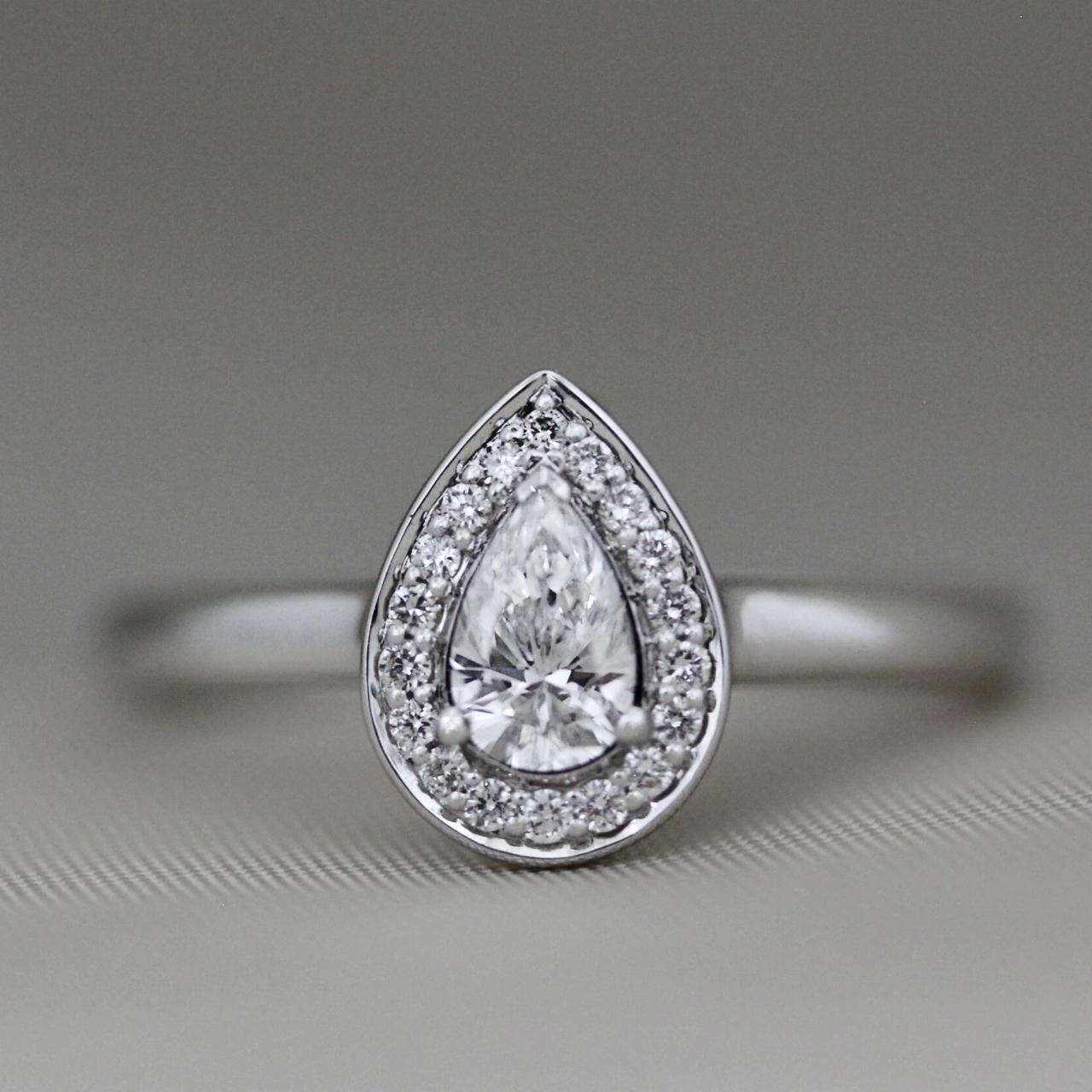 Pear-cut halo