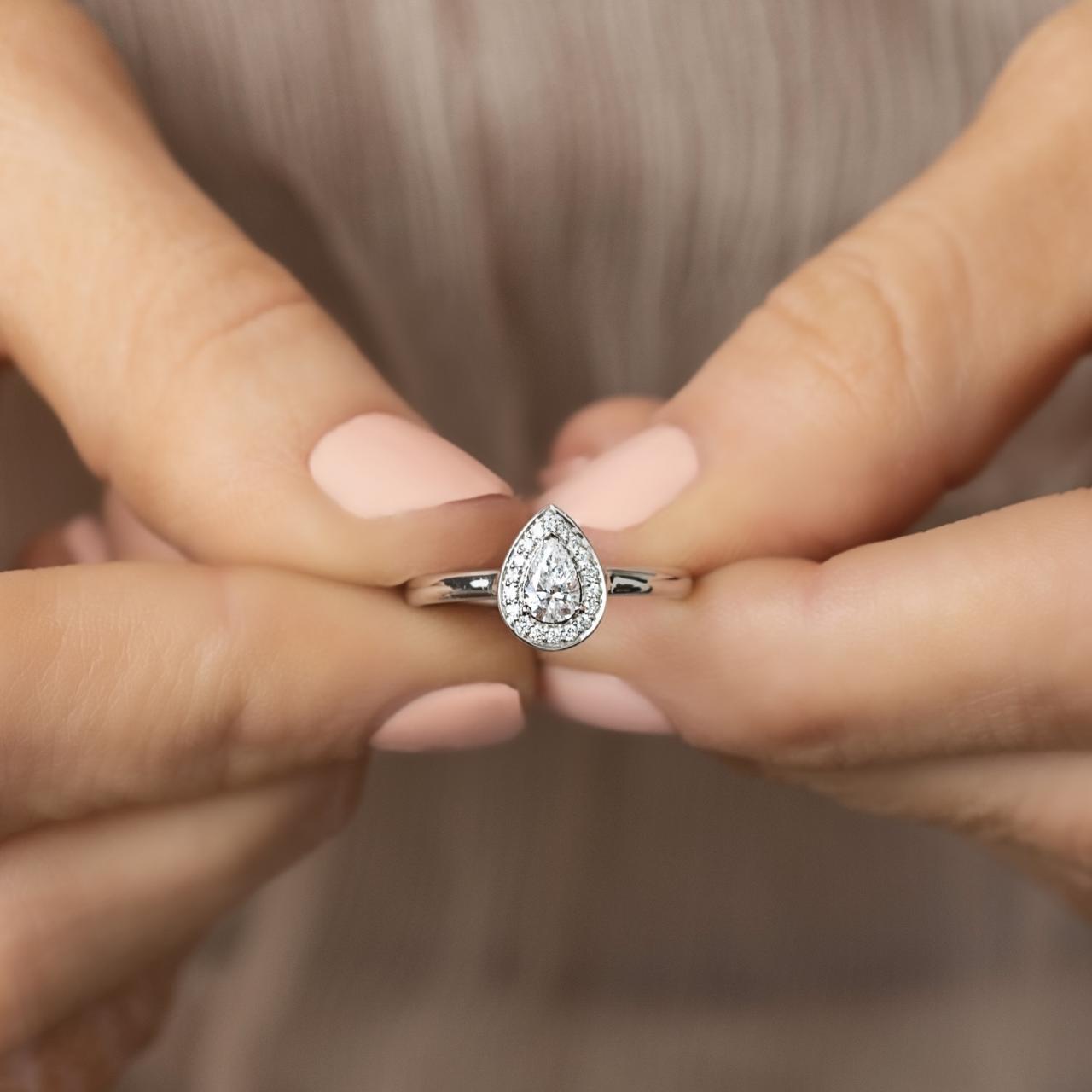 Pear-cut halo