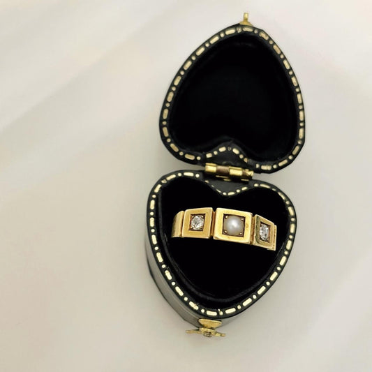 Antique English 18ct Diamond Pearl Ring Antique English 18ct Diamond Pearl Ring