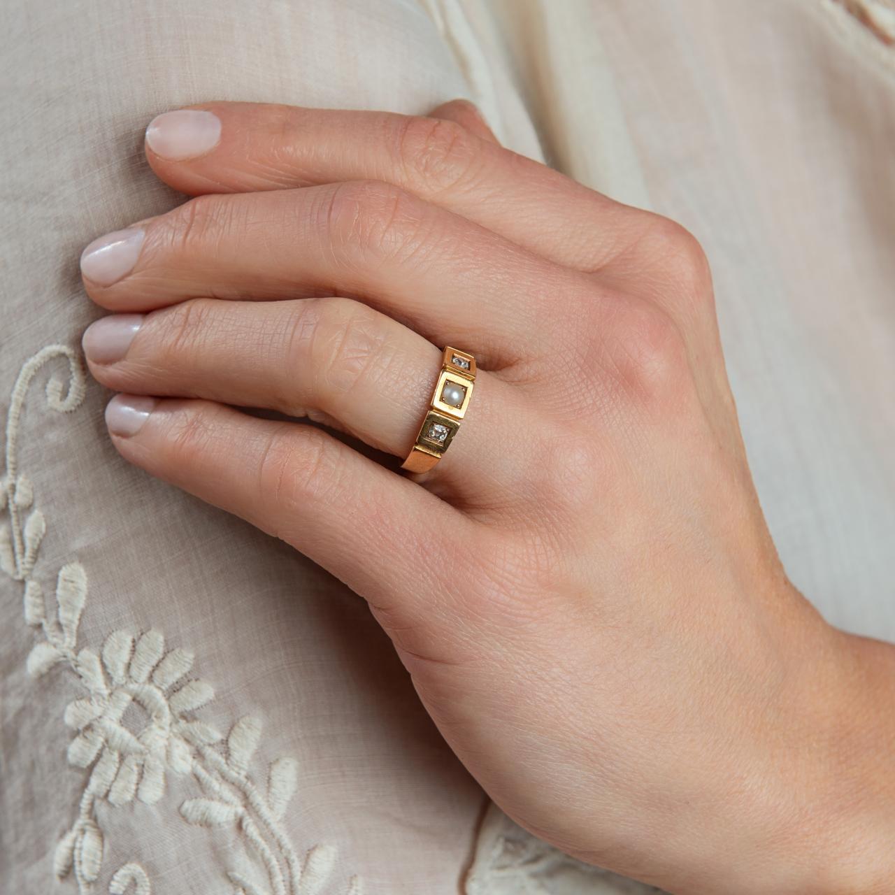 Antique English 18ct Diamond Pearl Ring