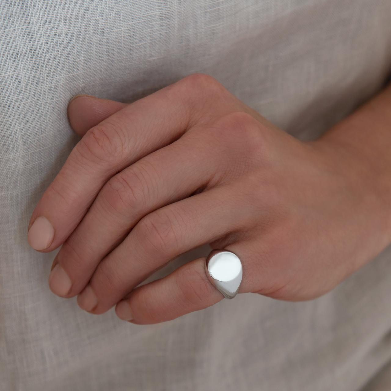 The LD Grandi Monogram Signet Ring, White gold
