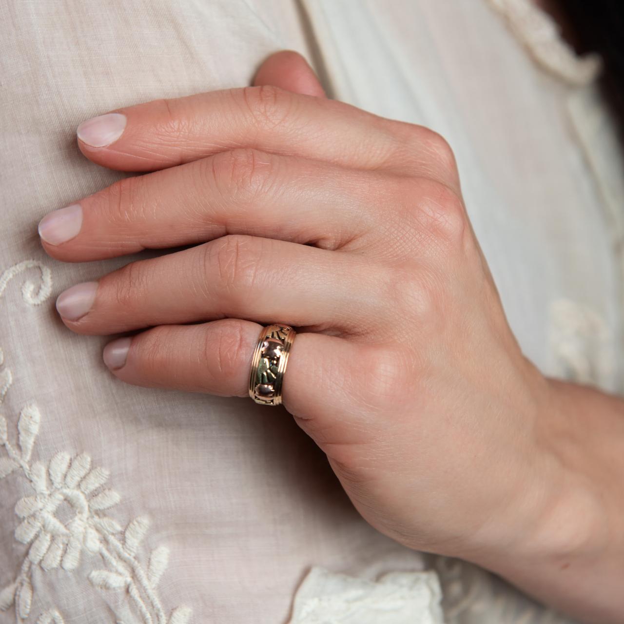 Three colour gold vintage band