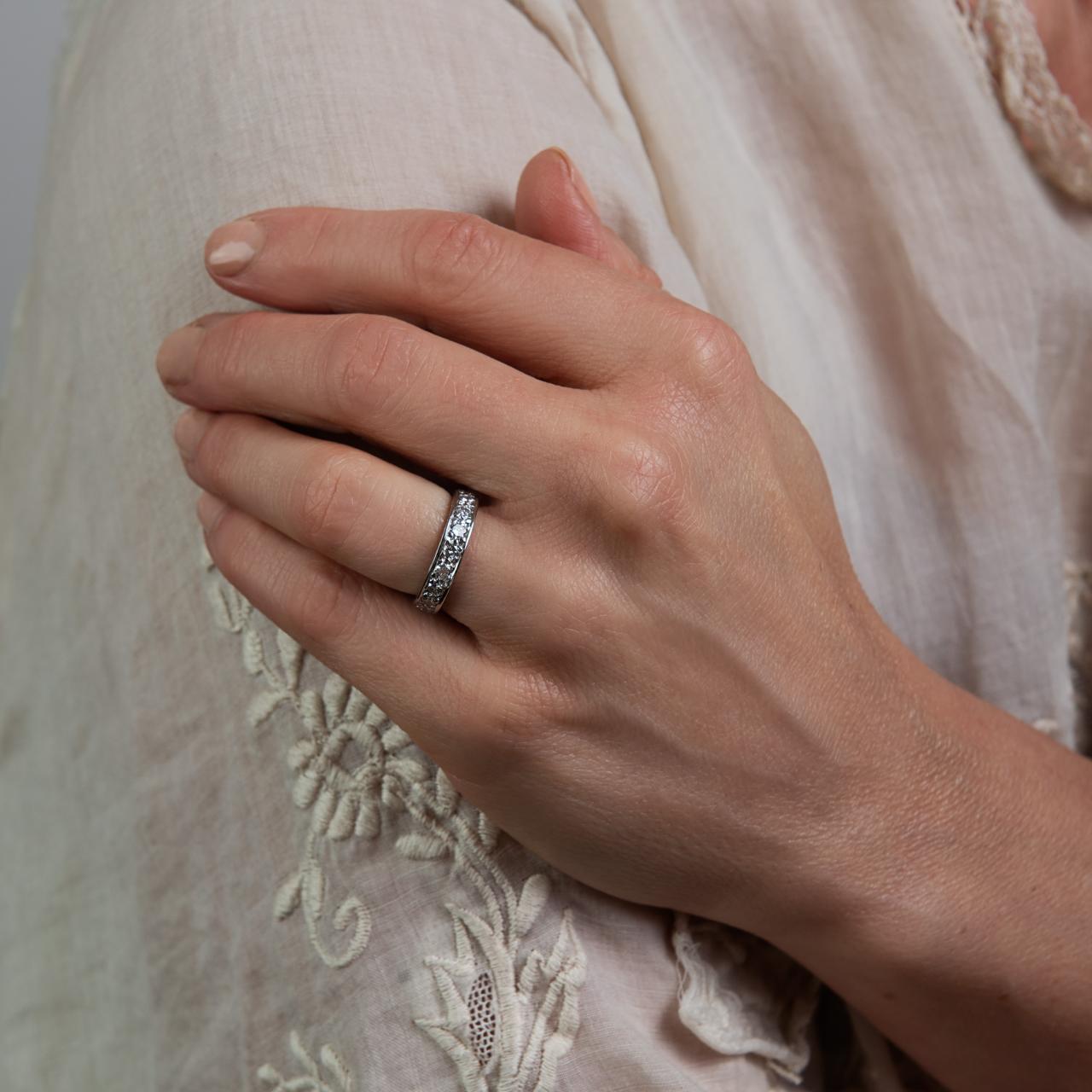 Art deco Platinum eternity band