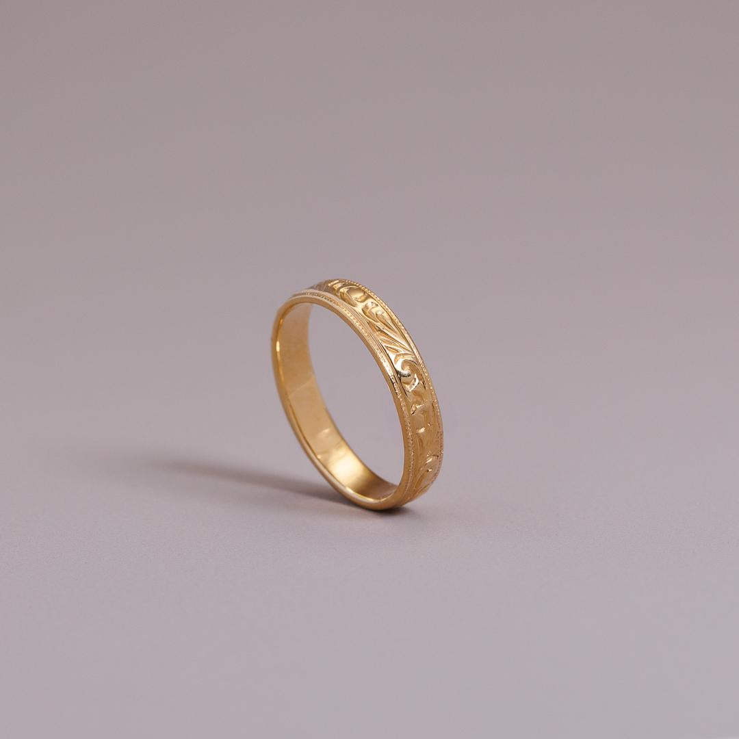 Vintage style carved wedding ring, yellow gold