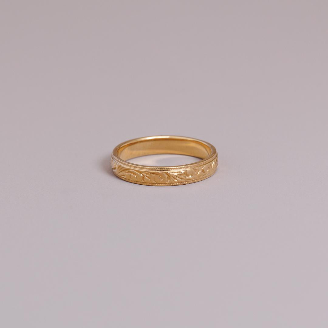 Vintage style carved wedding ring, yellow gold