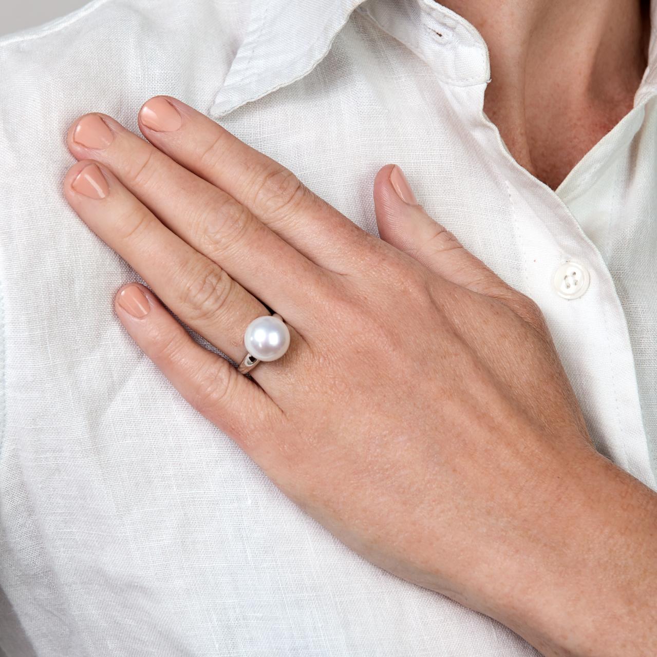 The LD Pearl Ring, White Gold
