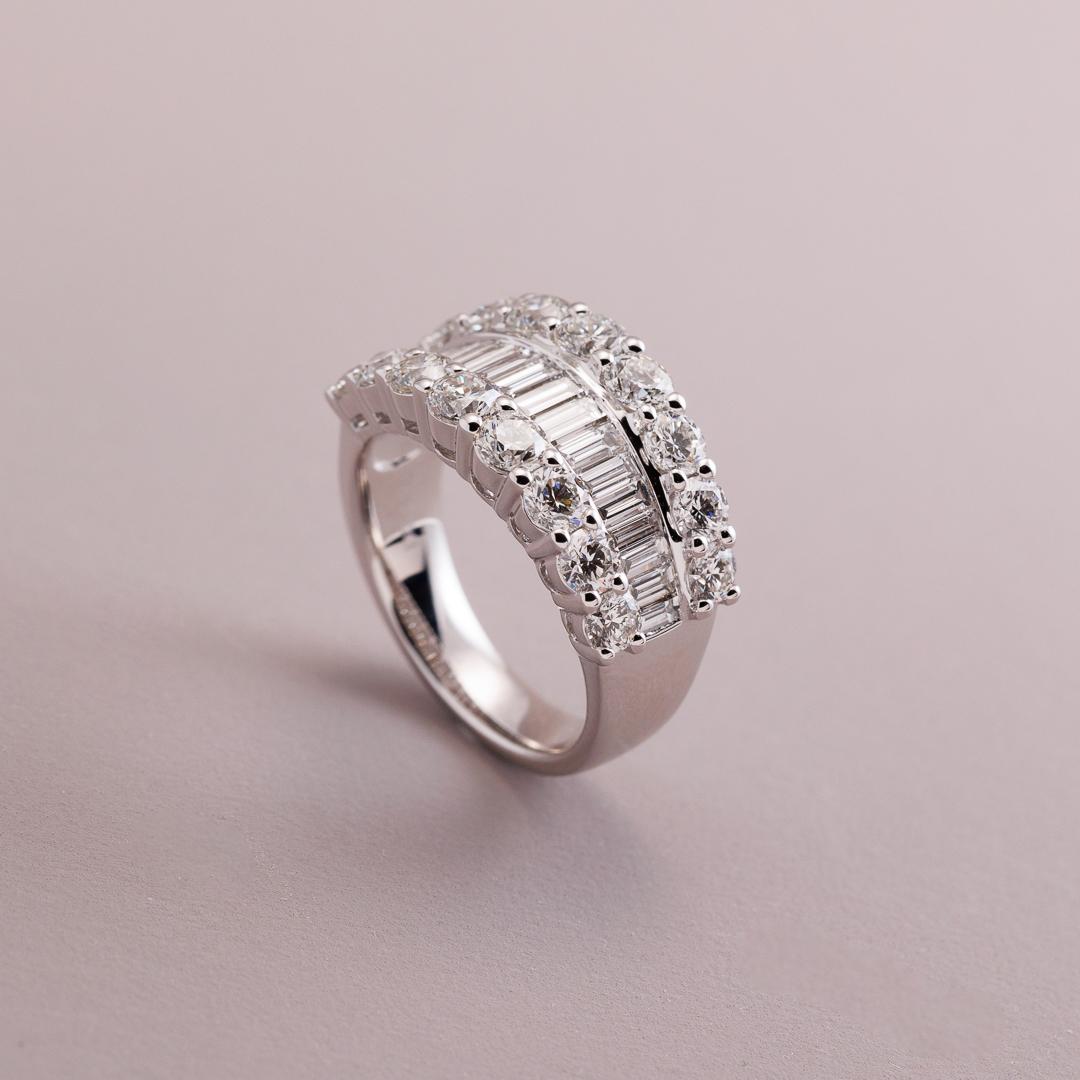 Large taper diamond ring