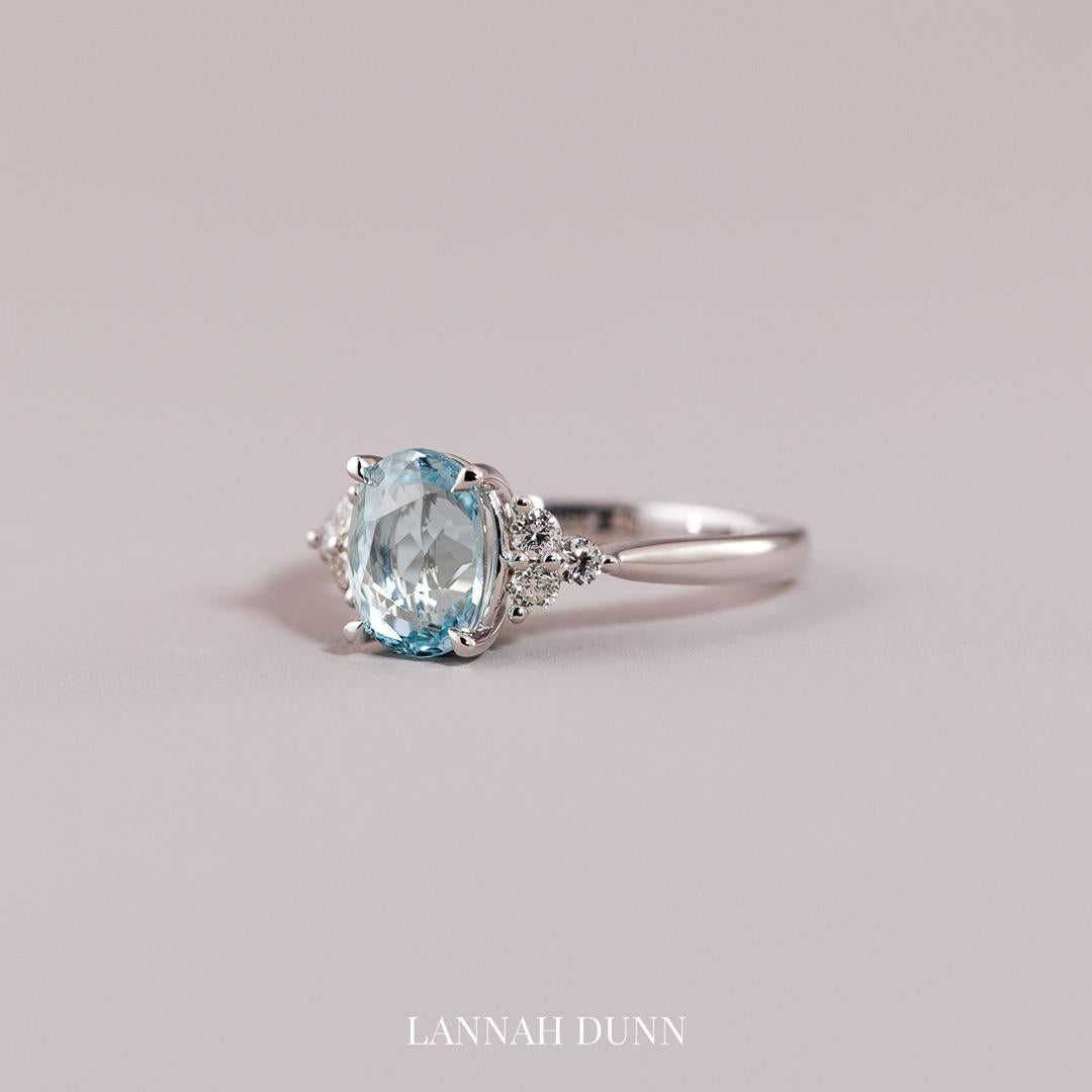 Oval cut natural aquamarine & diamond engagement rign