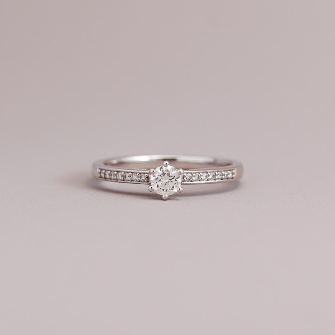 Round brilliant cut diamond solitaire