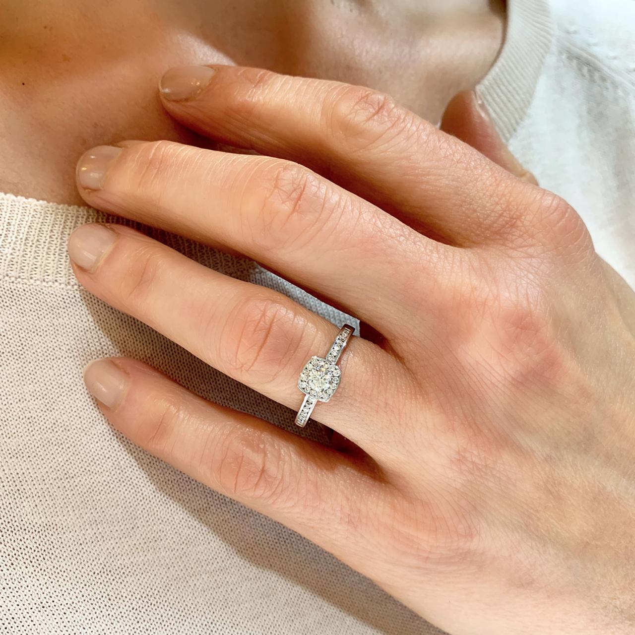 White Gold Round Brilliant Cushion-set Diamond Ring