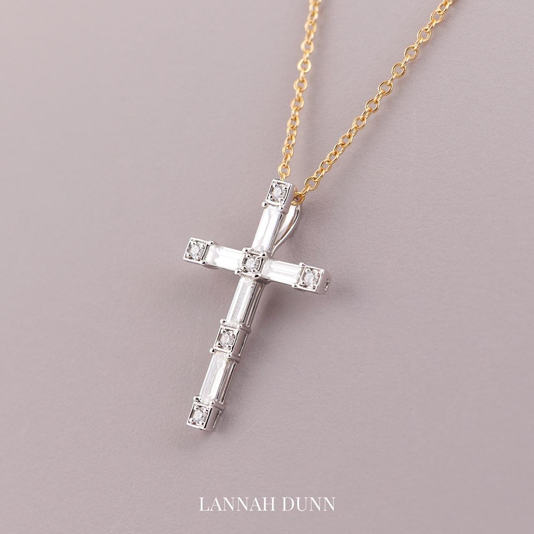 Diamond cross