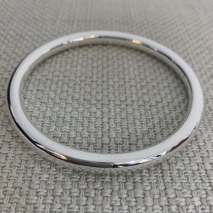 Classic round sterling silver golf bangle