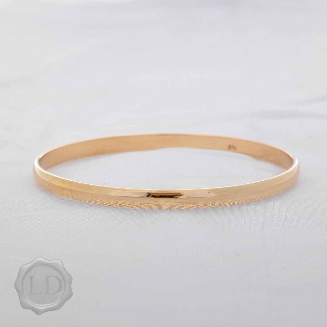 Classic yellow gold, solid golf bangle