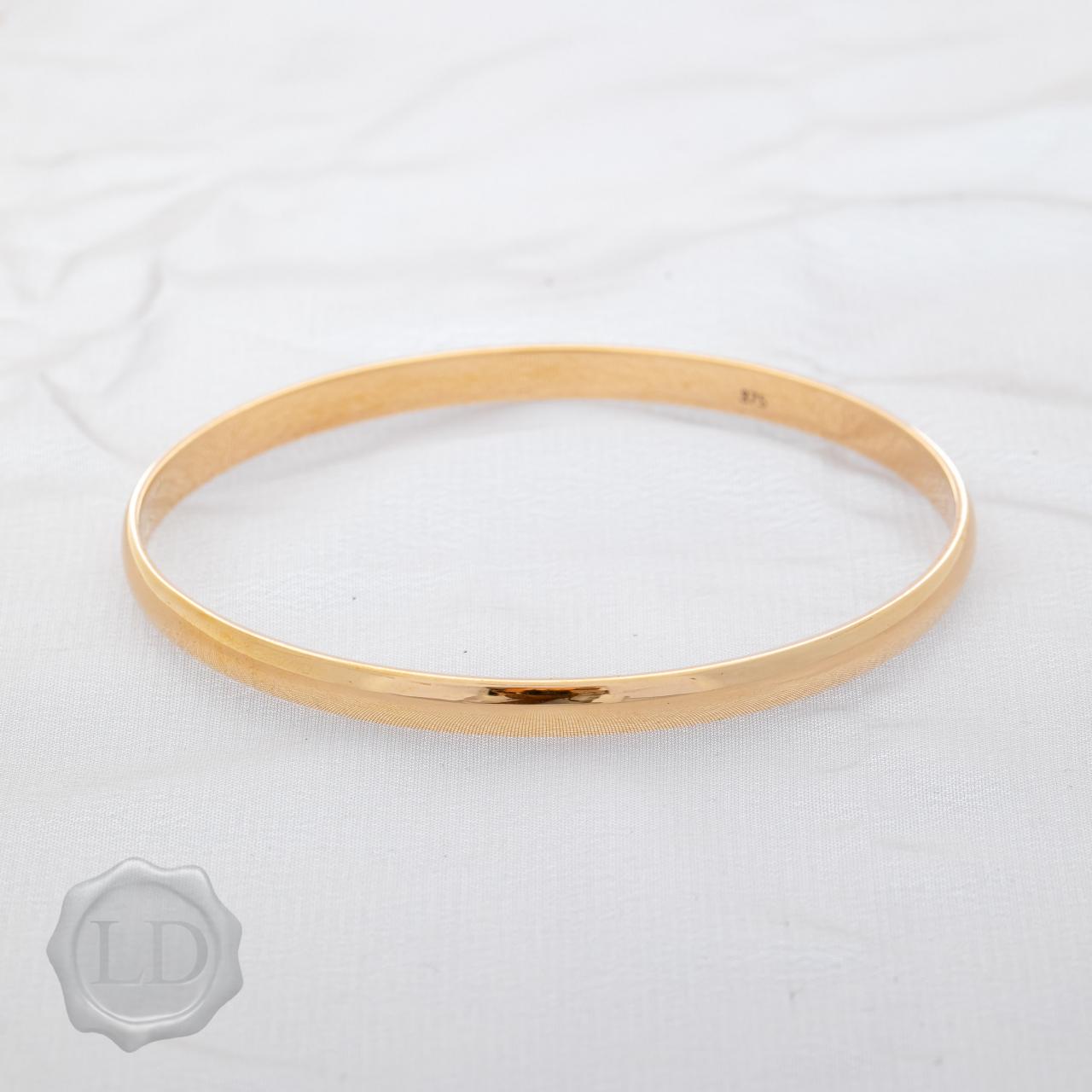Classic yellow gold, solid golf bangle