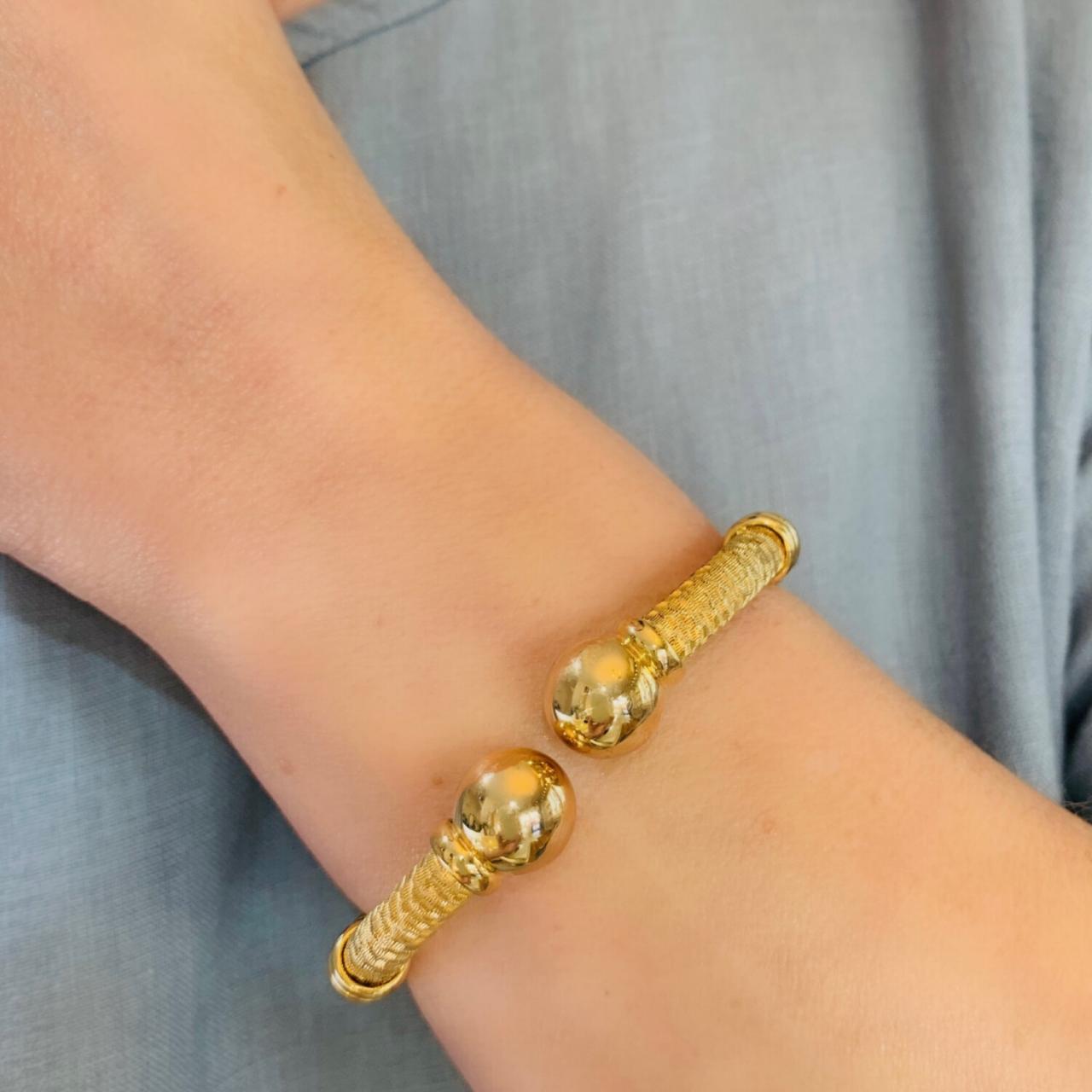 18ct Yellow Gold Textured & Spiral Design Wrist Cuff Bangle