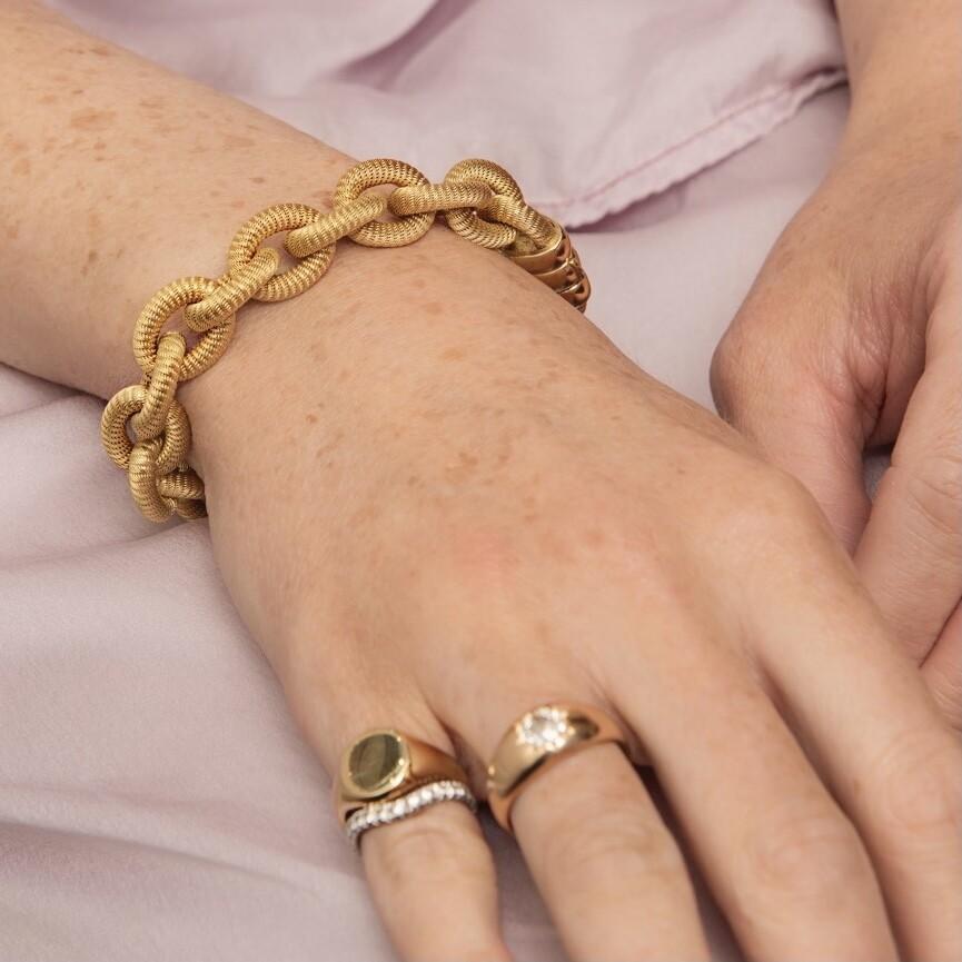 Heavy textured High-carat Italian bracelet