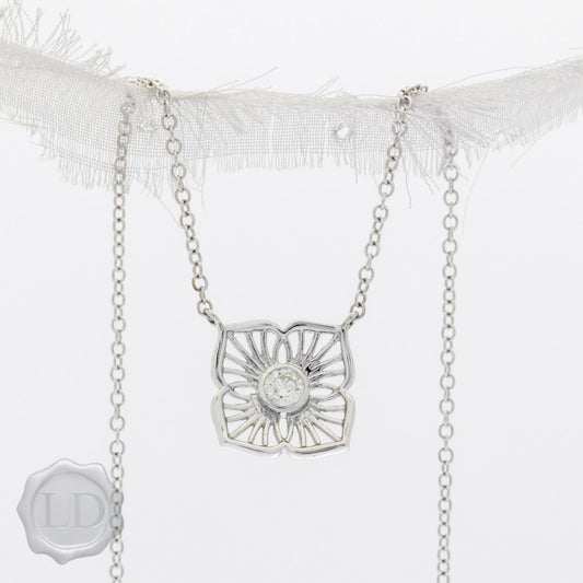 Lily necklace, white Lily necklace, white