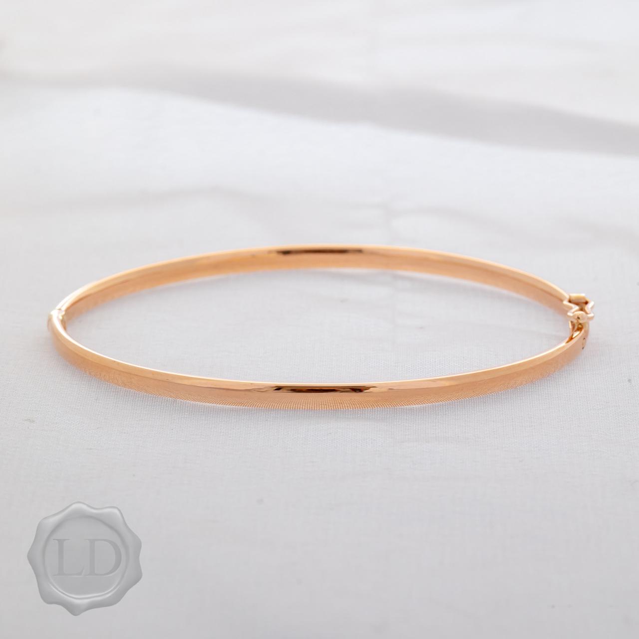 Rose gold classic oval hinge, figure 8 catch