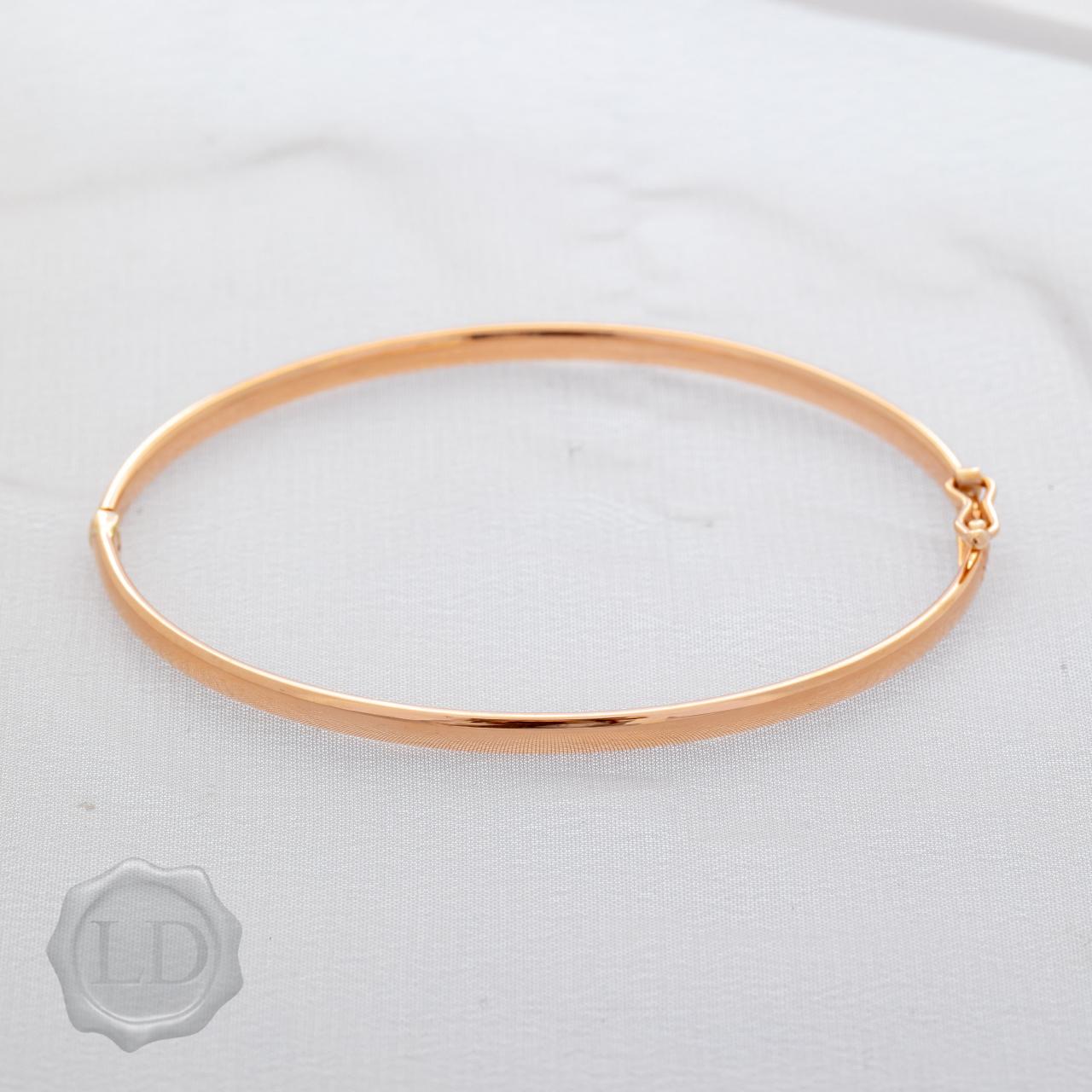 Rose gold classic oval hinge, figure 8 catch