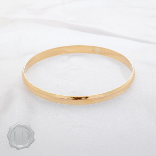 Solid round golf bangle, yellow gold Solid round golf bangle, yellow gold