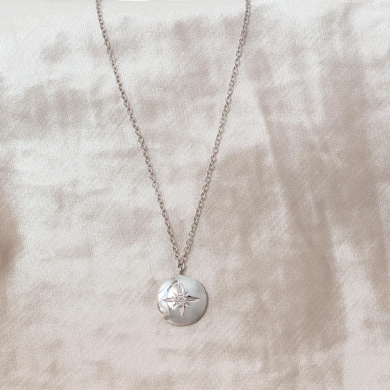 LD Gypsy star pendant on chain, white gold