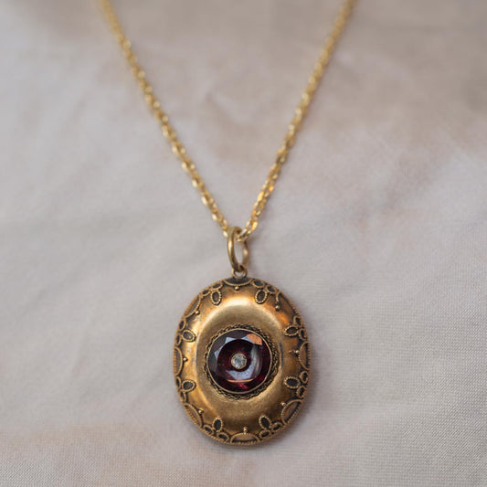 15ct garnet & diamond locket 15ct garnet & diamond locket