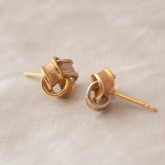 18ct Vintage Gold Knot Stud Earring 18ct Vintage Gold Knot Stud Earring