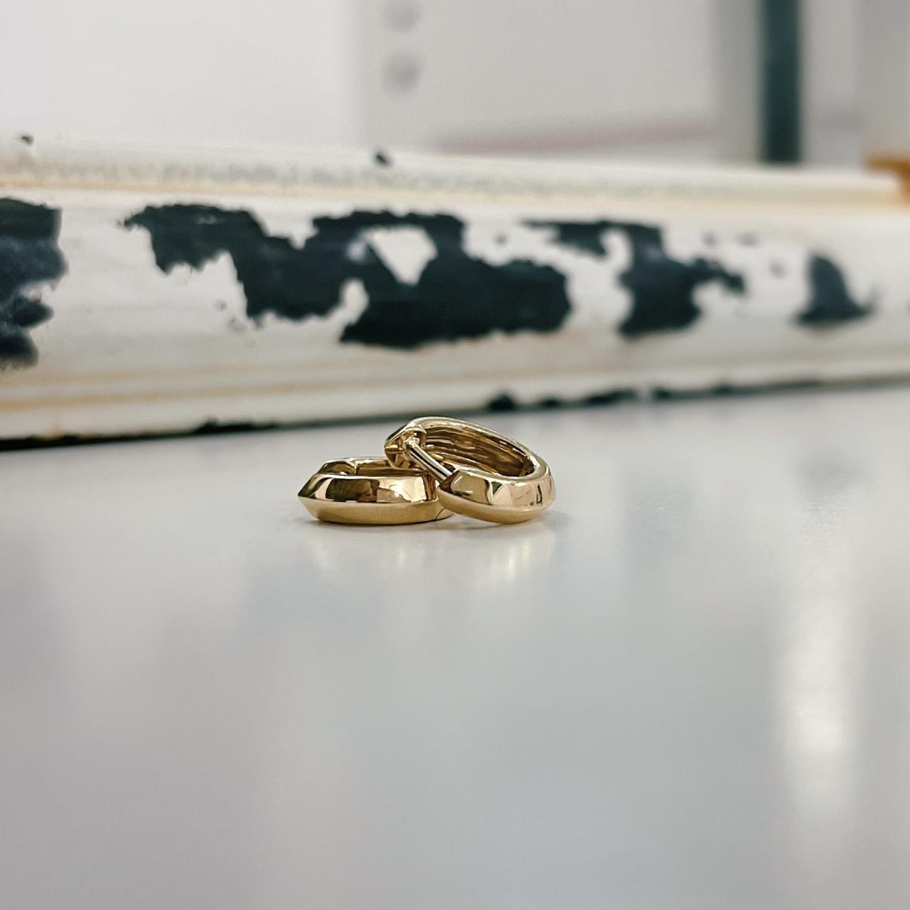 Lovely 18ct gold huggies